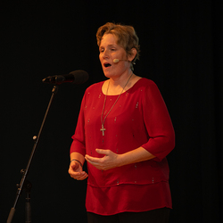 Beeindruckende Gesangseinlage von Sr. Elisabeth Siegl