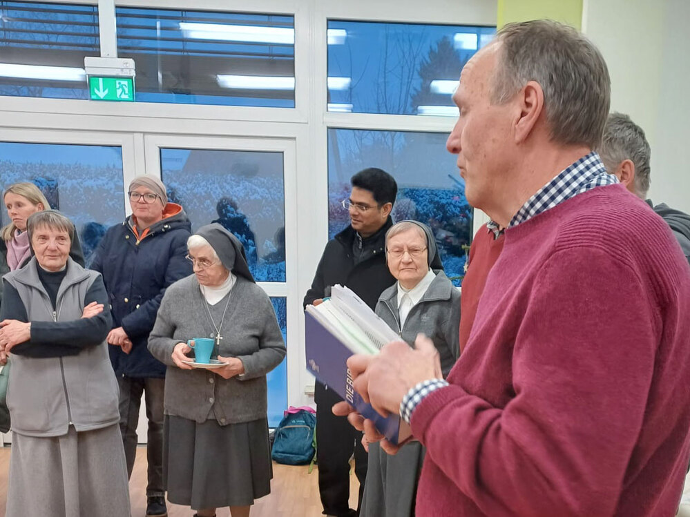 Albrecht Bögle, Vorsitzender des Pfarrgemeinderates spricht Dankesworte.