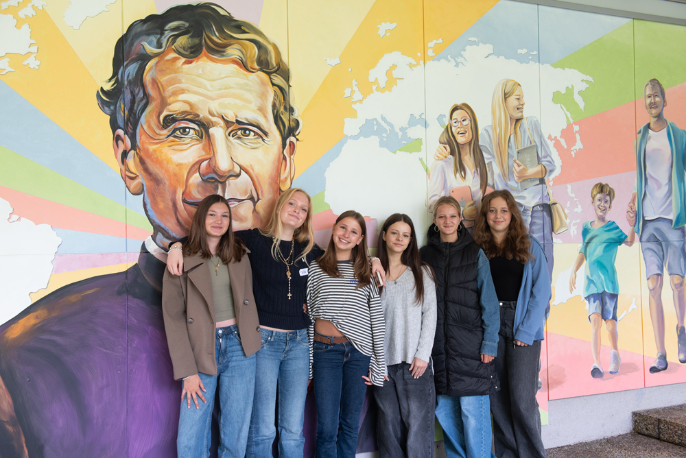 Neues Wandbild mit Don Bosco