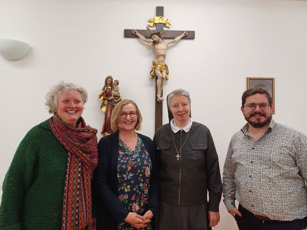Lore Hass, Resi Krecu und Sr. Irene Eisenreich mit Bürgermeister Markus Bader