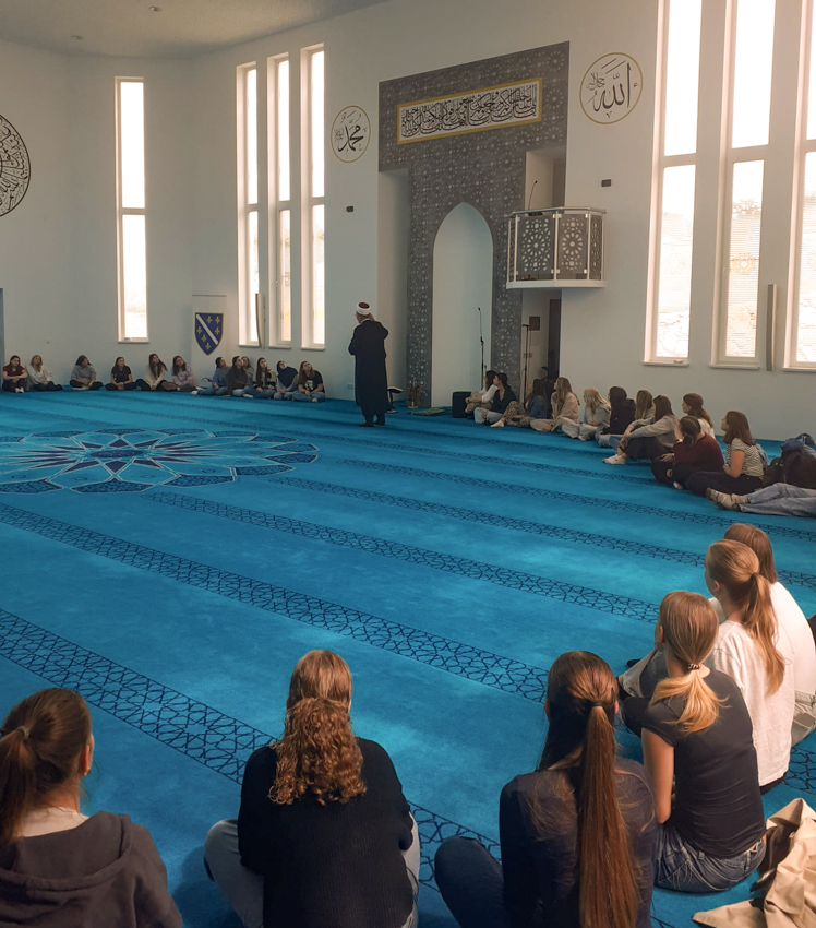 Besuch der Don Bosco Schulen in der Moschee