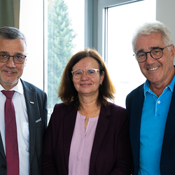 Bildungsdirektor Mag. Dr. Alfred Klampfer, Schulleiterin Mag.a Margit Gangl und stellvertretender Schulleiter Mag. Wolfgang Humer