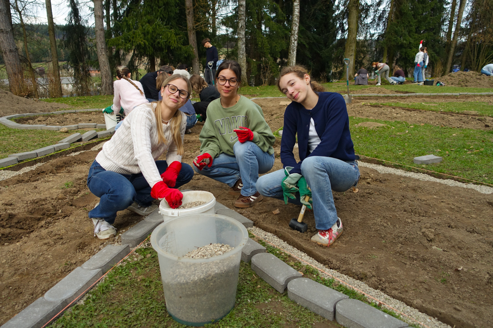 Schulgarten wird mit dem Logo neu gestaltet.