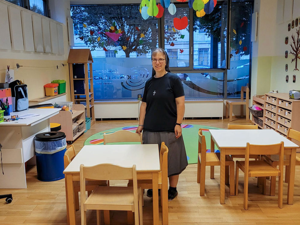 Sr. Christina Dirnwöber im Kindergarten
