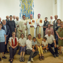 Bischof Ludwig Schwarz feierte mit Diözesanbischof Manfred Scheuer, Altlandeshauptmann Josef Pühringer, Altbürgermeister Herbert Brunsteiner, Provinzleiterin Sr. Petra Egeling, Provinzial P. Siegfried Kettner, Familie und Freunden.