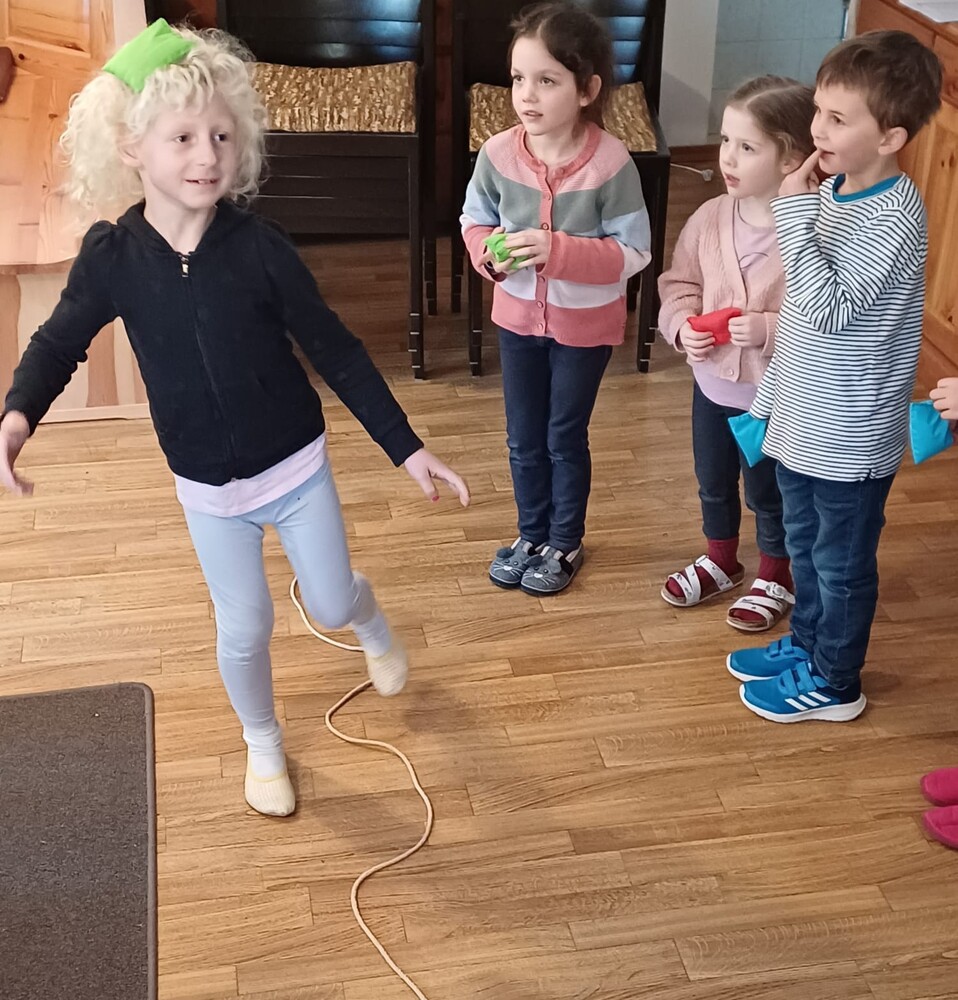 Kleine Akrobaten auf dem Seil...