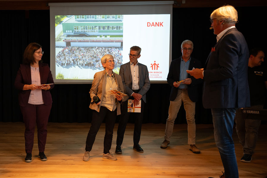 Ein besonderer Dank ging auch an Sr. Maria Maxwald, Begründerin des Schulvereins, und Mag. Erik Vorhausberger, den Geschäftsführer.