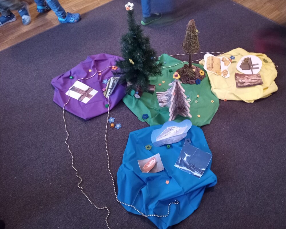 Die Geschichte "Der Traum der drei Bäume" mit Bildern dargestellt.