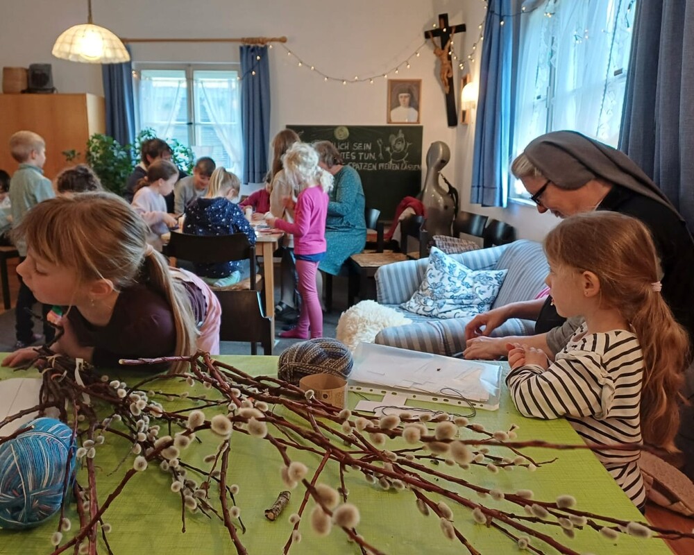 ...und Palmbuschen gebastelt.