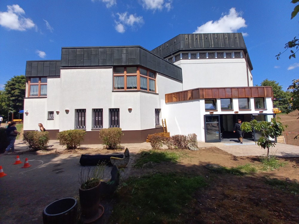 Das Don Bosco Zentrum mit neuem Eingangsbereich